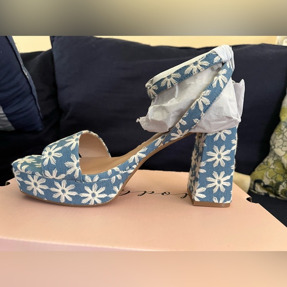 Brand new in box 8.5 - Picture 1 of 6